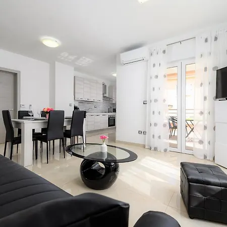 Stancija Amoroso Apartman *