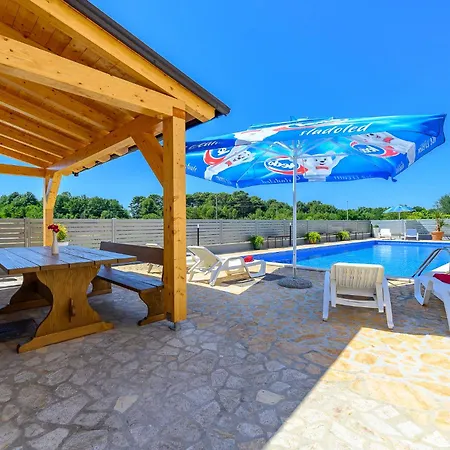 Stancija Amoroso Apartment *